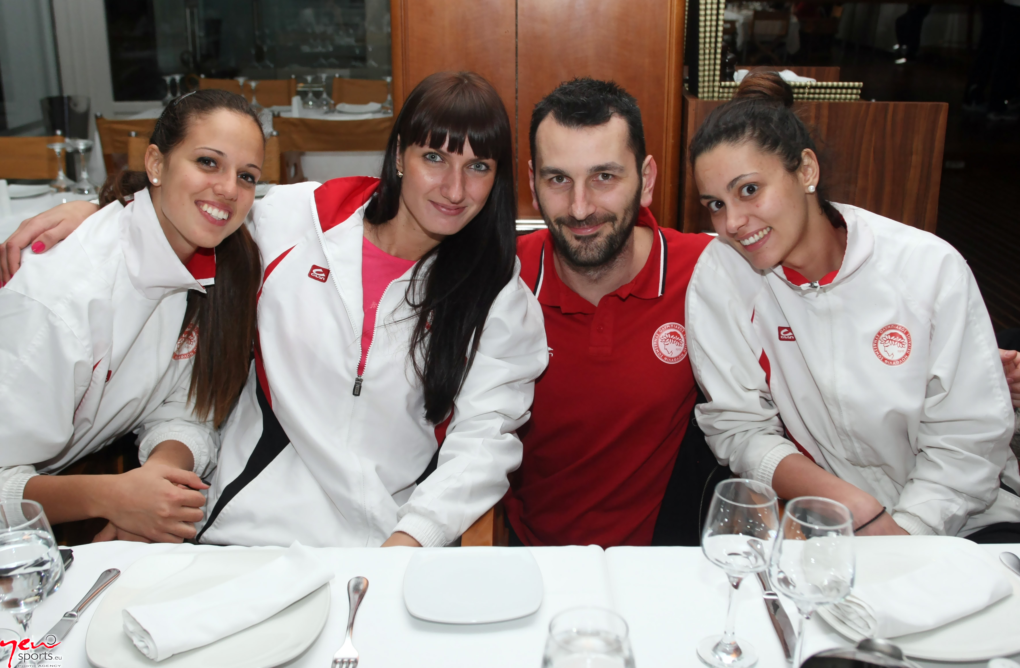 photostory-from-women-s-volleyball-team-dinner