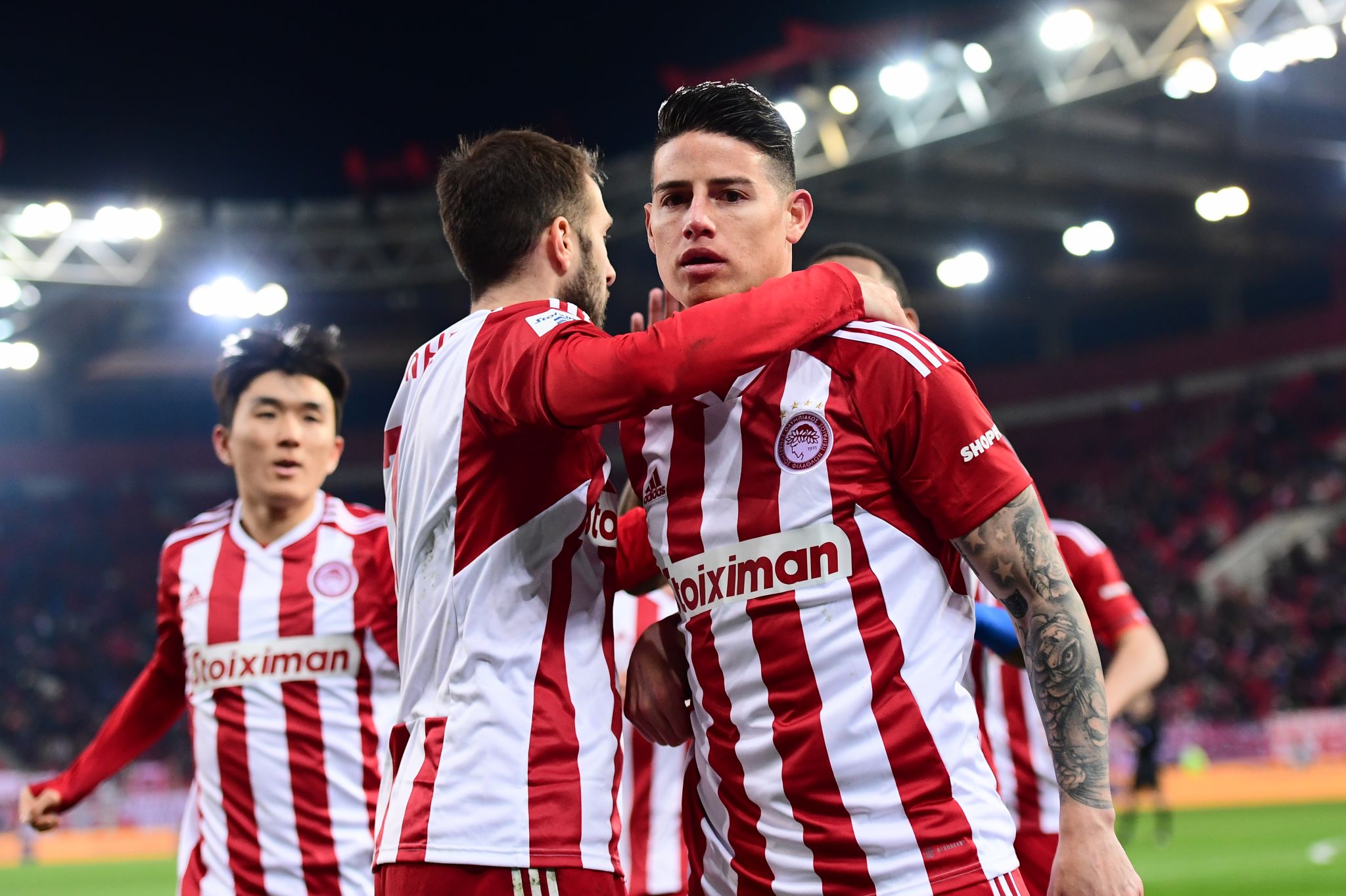 Sweeping display by Olympiacos against Panaitolikos